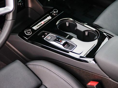 Certified 2025 Audi Q6 e-tron Premium Plus w/ Premium Plus image 22