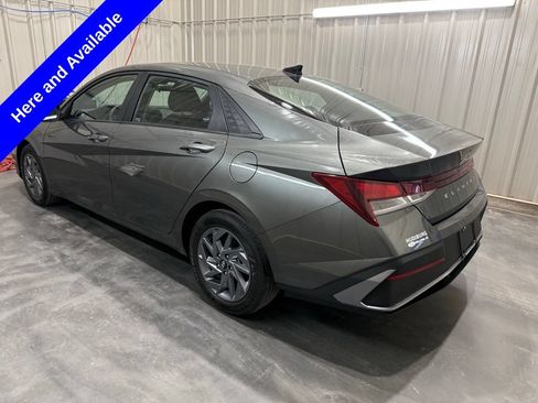 Used 2024 Hyundai Elantra SEL FWD image 17
