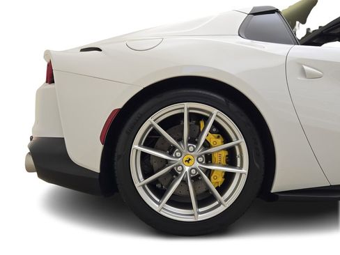 Used 2022 Ferrari 812 GTS image 8