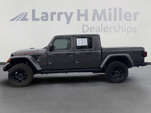 Used 2023 Jeep Gladiator Mojave AWD/4WD image 2