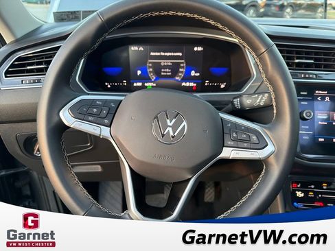 Certified 2022 Volkswagen Tiguan SE w/ Panoramic Sunroof Package image 28