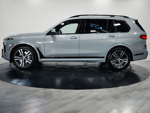Used 2024 BMW X7 xDrive40i w/ M Sport Package AWD/4WD image 4