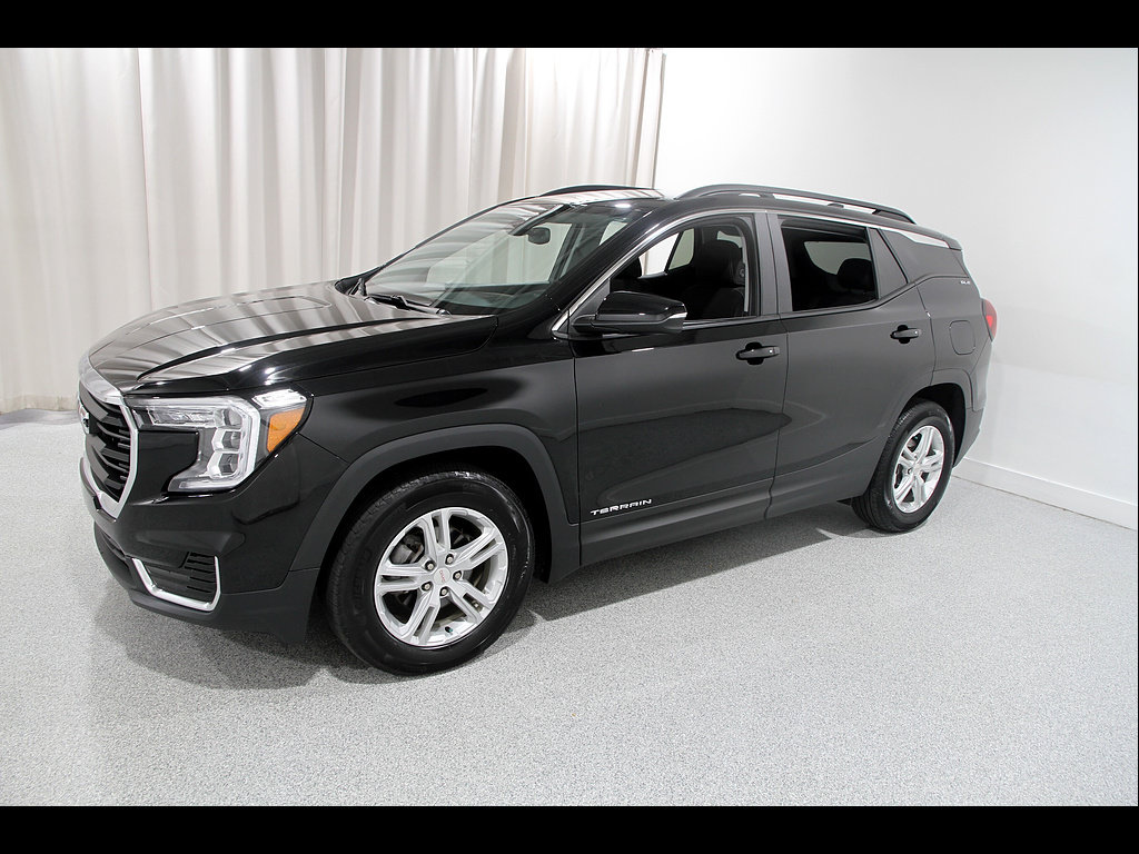 Used 2023 GMC Terrain SLE w/ Driver Convenience Package FWD image 3