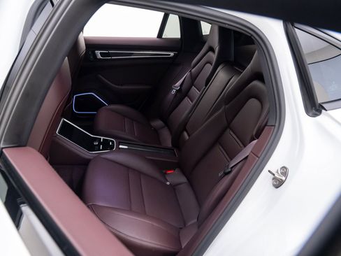 Used 2023 Porsche Panamera 4 Platinum Edition image 17