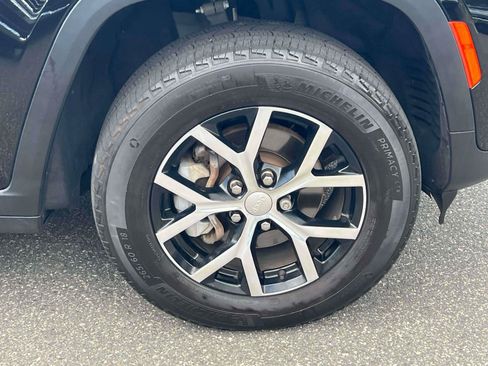 Used 2023 Jeep Grand Cherokee Limited AWD/4WD image 7
