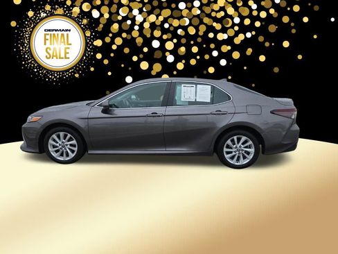 Used 2022 Toyota Camry LE image 9