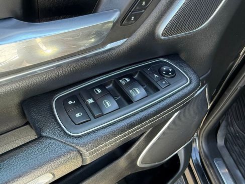 Used 2019 RAM 1500 Laramie AWD/4WD image 12
