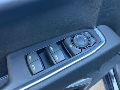 Used 2022 Chevrolet Silverado 1500 LT RWD image 17