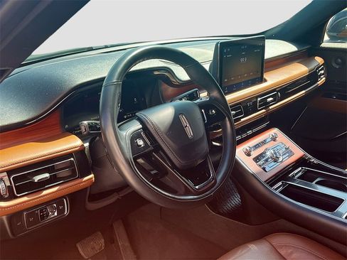 Used 2023 Lincoln Aviator Reserve image 9