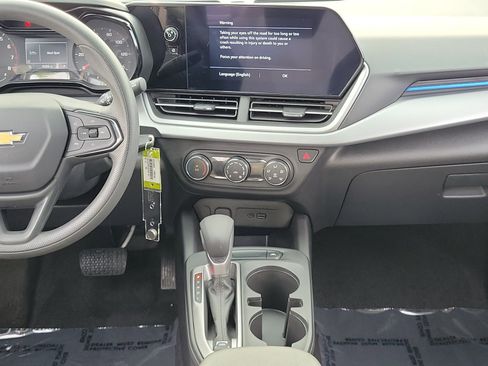 Used 2025 Chevrolet Trax LS FWD image 29