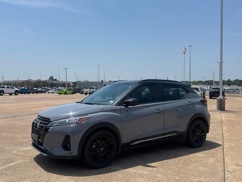 Used 2024 Nissan Kicks SR w/ SR Premium Package FWD image 12