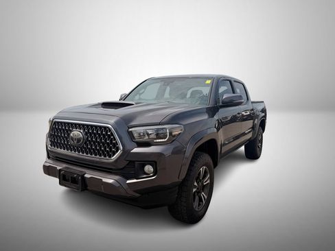 Used 2018 Toyota Tacoma TRD Sport w/ TRD Premium Sport Package RWD image 2