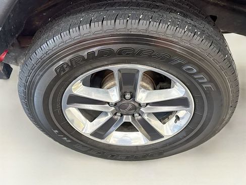 Used 2017 Jeep Wrangler Unlimited Rubicon w/ Connectivity Group AWD/4WD image 29