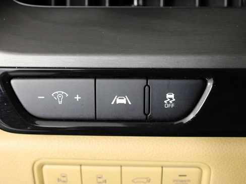 Used 2022 Kia Carnival EX FWD image 23