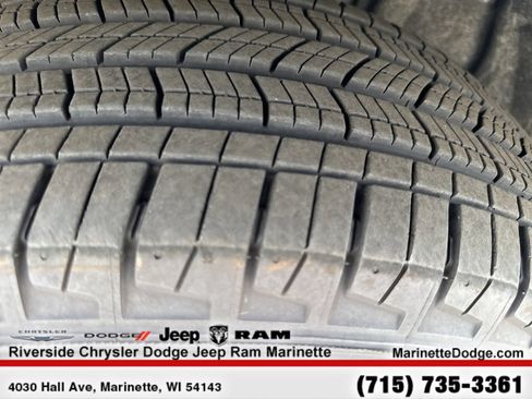 Used 2024 Jeep Grand Cherokee L Altitude AWD/4WD image 12