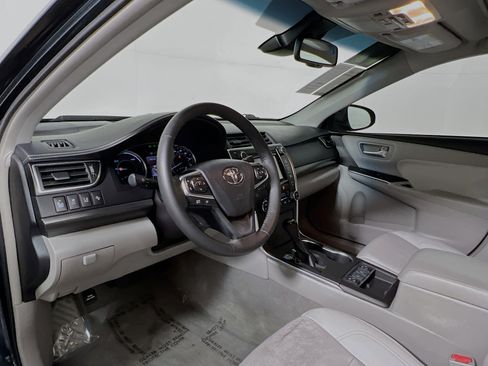 Used 2017 Toyota Camry XLE image 30