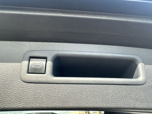Used 2023 Toyota Highlander XLE AWD/4WD image 13