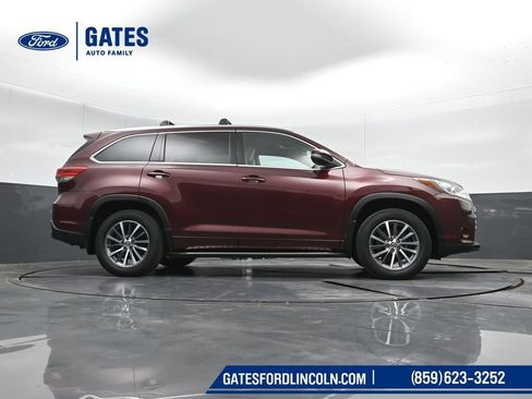Used 2017 Toyota Highlander XLE AWD/4WD image 44