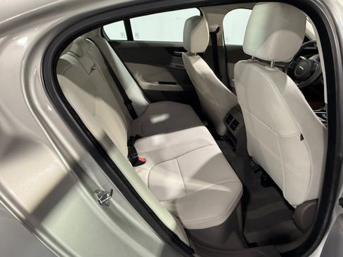 Used 2017 Jaguar XE Premium image 34