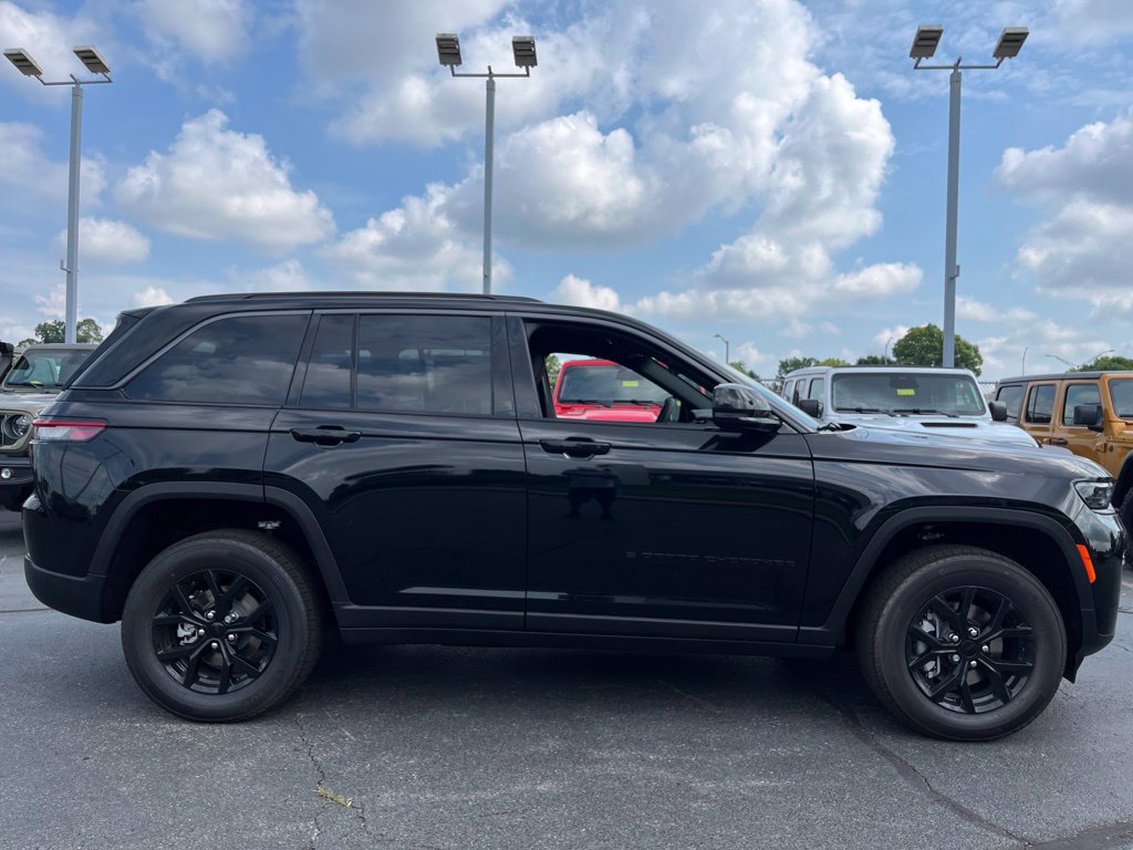New 2026 Jeep Grand Cherokee Altitude AWD/4WD image 42