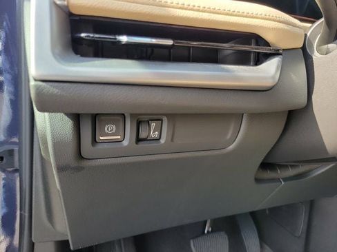 Used 2025 Cadillac XT4 Premium Luxury FWD image 19