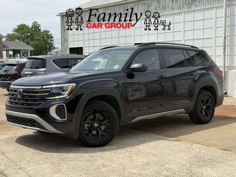 Certified 2025 Volkswagen Atlas Peak Edition SE AWD/4WD image 1
