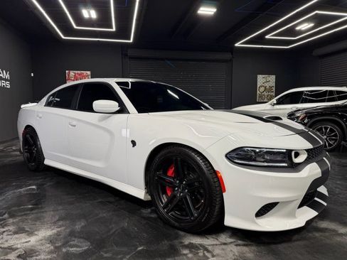 Used 2017 Dodge Charger SRT Hellcat RWD image 3