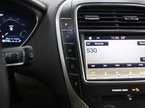 Used 2019 Lincoln Nautilus Reserve image 24