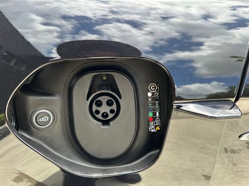 Used 2026 Porsche Taycan RWD image 41