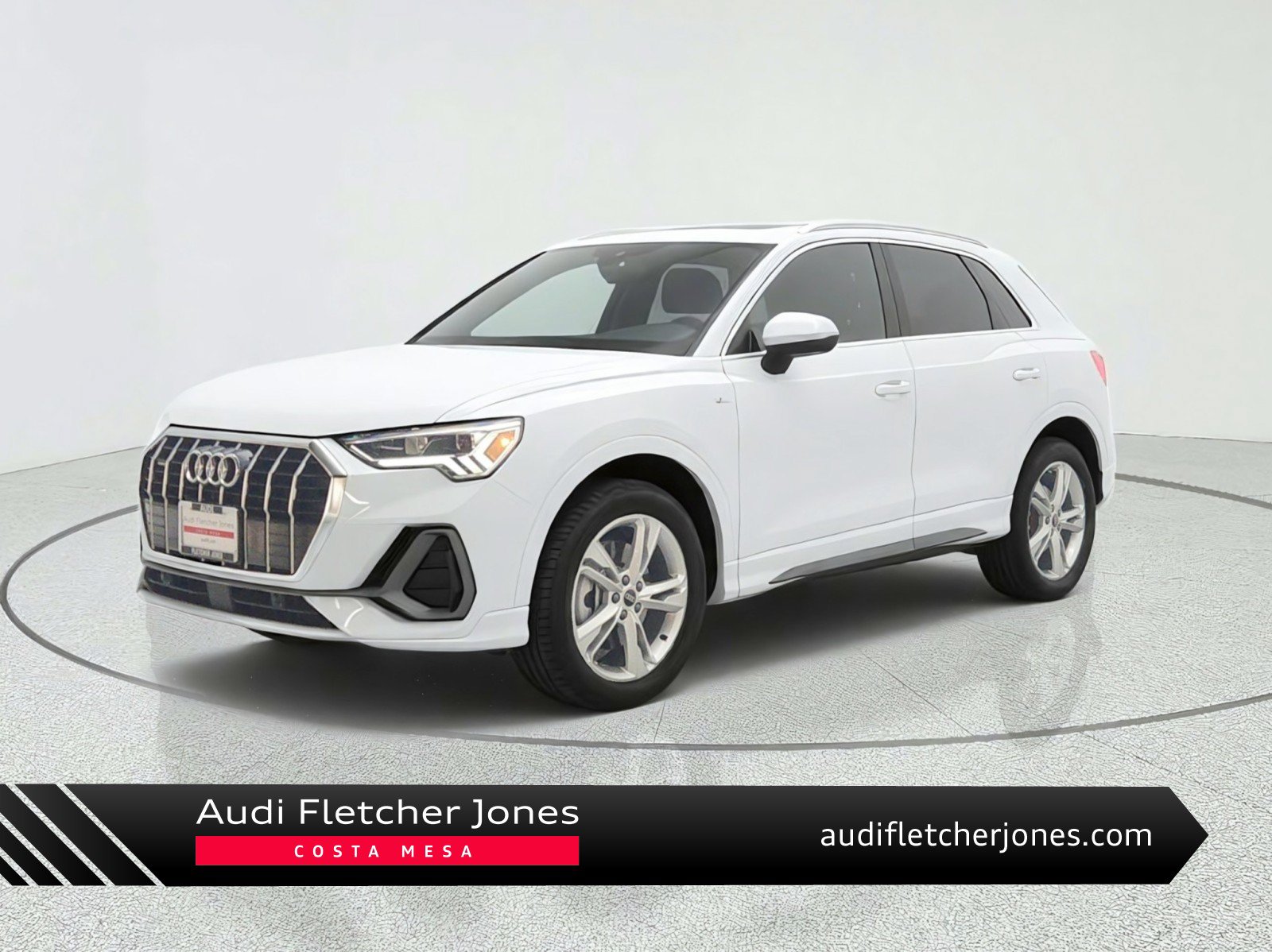 Used 2024 Audi Q3 2.0T Premium w/ Convenience Package AWD/4WD image 1