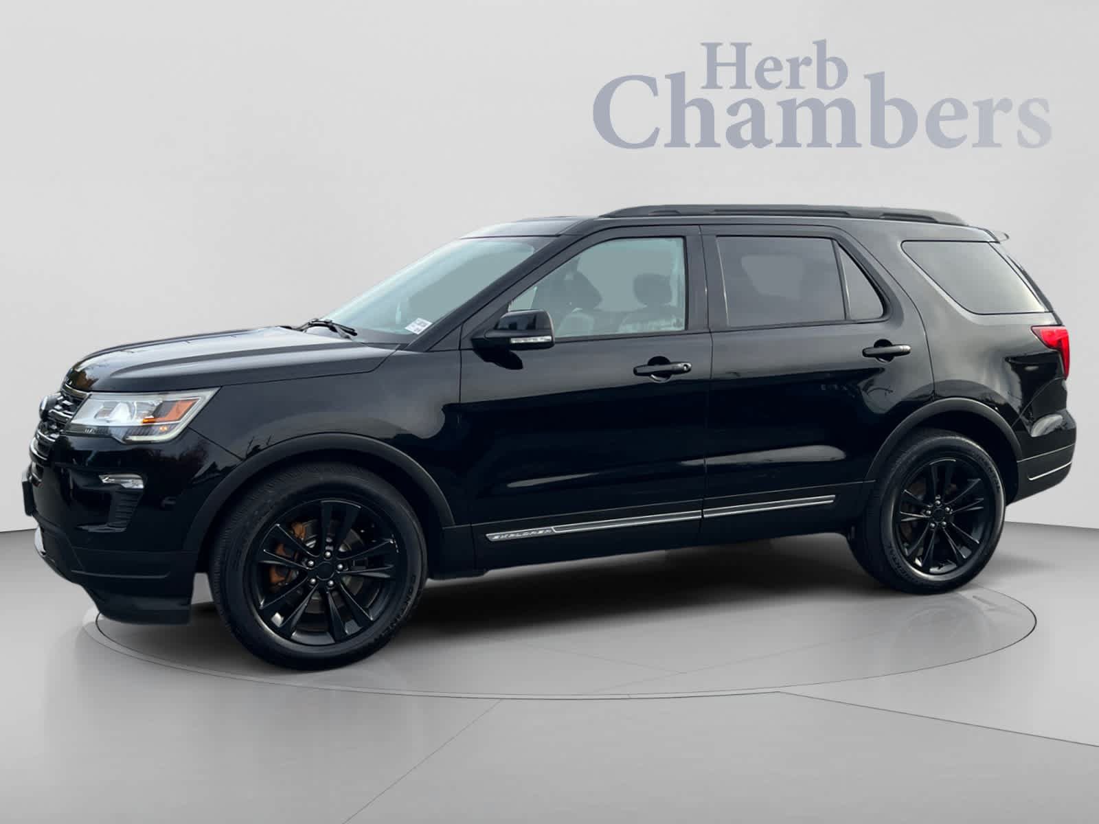 Used 2018 Ford Explorer XLT w/ Equipment Group 202A AWD/4WD image 3