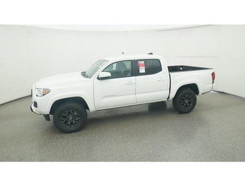 Used 2023 Toyota Tacoma SR5 w/ Technology Package RWD image 3