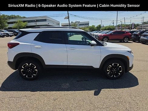 Used 2023 Chevrolet TrailBlazer LT w/ Convenience Package FWD image 2