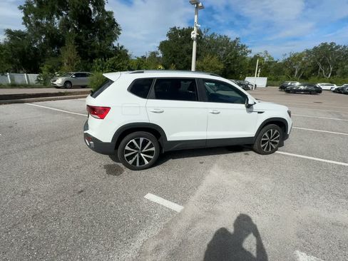 Used 2024 Volkswagen Taos SE FWD image 8