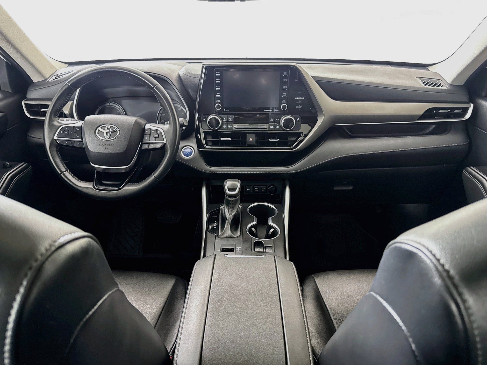 Used 2021 Toyota Highlander XLE AWD/4WD image 3