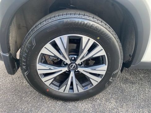 Used 2023 Nissan Rogue SV AWD/4WD image 10