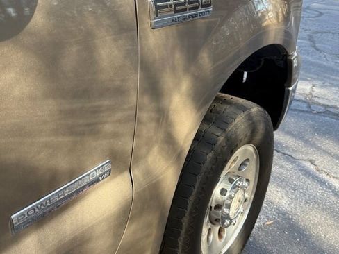 Used 2005 Ford F250 XLT AWD/4WD image 16
