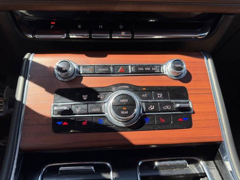 Used 2022 Lincoln Aviator Reserve w/ Equipment Group 201A AWD/4WD image 21