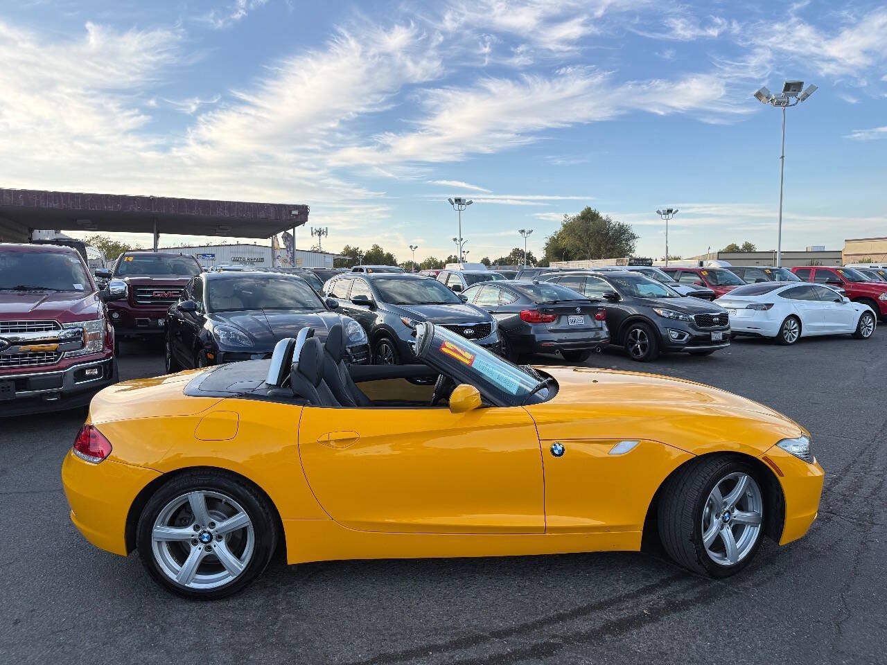 Used 2012 BMW Z4 sDrive28i w/ Exclusive Citrus Yellow Pkg RWD image 8