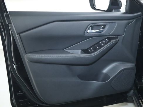 Certified 2026 Nissan Rogue SV image 15