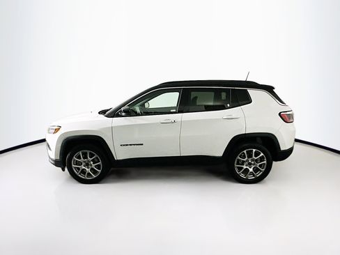 Used 2025 Jeep Compass Limited image 4