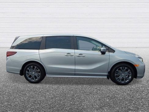 New 2026 Honda Odyssey Touring image 7