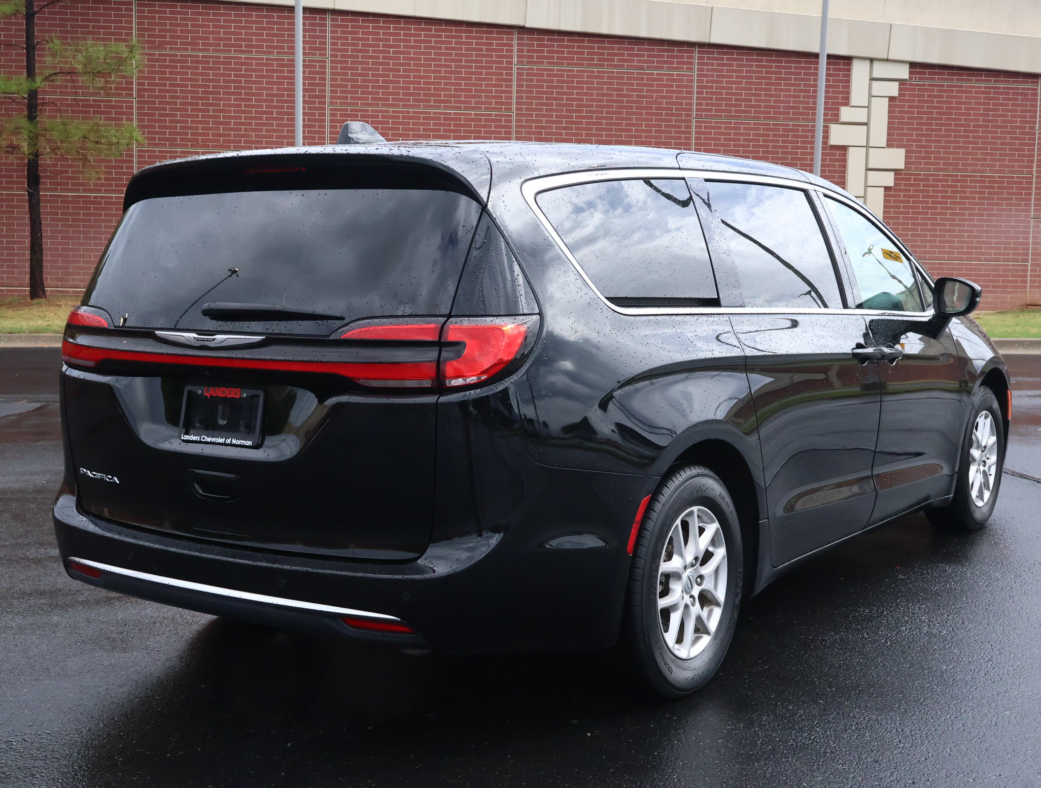 Used 2024 Chrysler Pacifica Touring-L FWD image 35