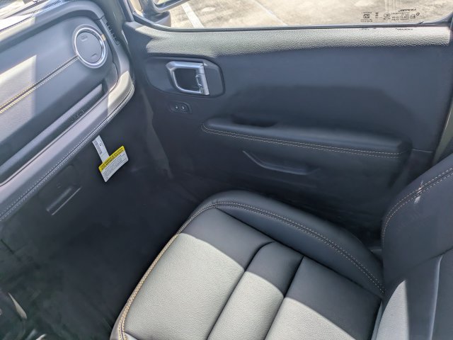 New 2026 Jeep Wrangler Unlimited Sahara AWD/4WD image 17