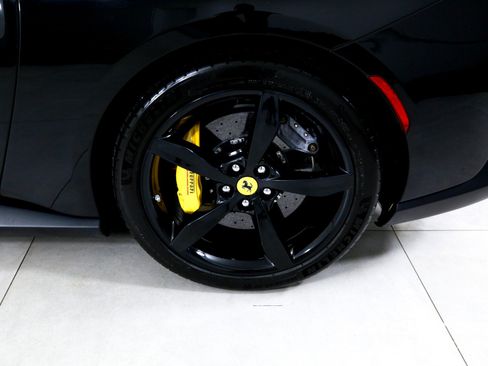 Used 2019 Ferrari Portofino RWD image 30