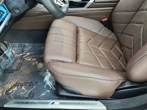 Used 2023 BMW i7 xDrive60 image 36