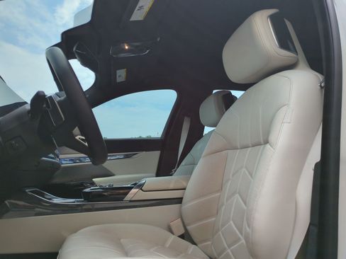Used 2024 BMW i7 eDrive50 w/ M Sport Package RWD image 16