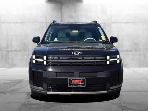 Used 2025 Hyundai Santa Fe Limited FWD image 4