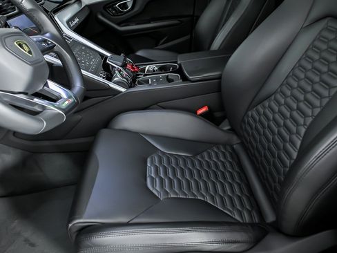 Used 2020 Lamborghini Urus image 22