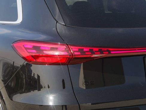 Used 2025 Audi Q5 Premium w/ Convenience Package AWD/4WD image 9